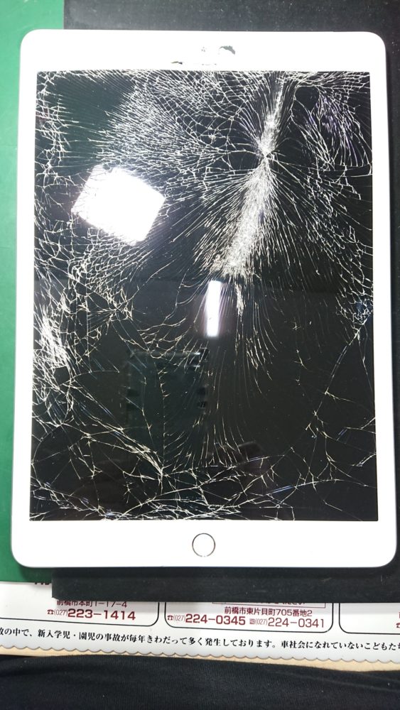 iPad7フロントガラス割れ修理前