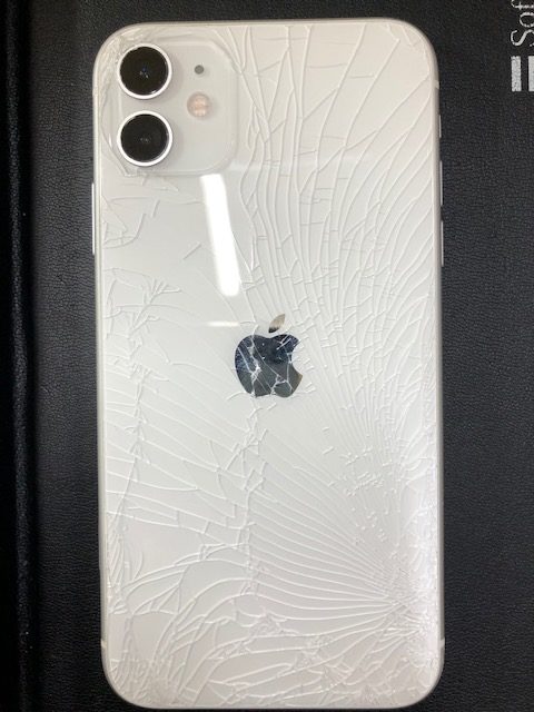 iPhone11]背面ガラスがバキバキ。修理で買った時の輝きが戻ってきた 